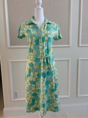 Vintage Lilly Pulitzer shirt dress in a green and blue floral pattern. Small